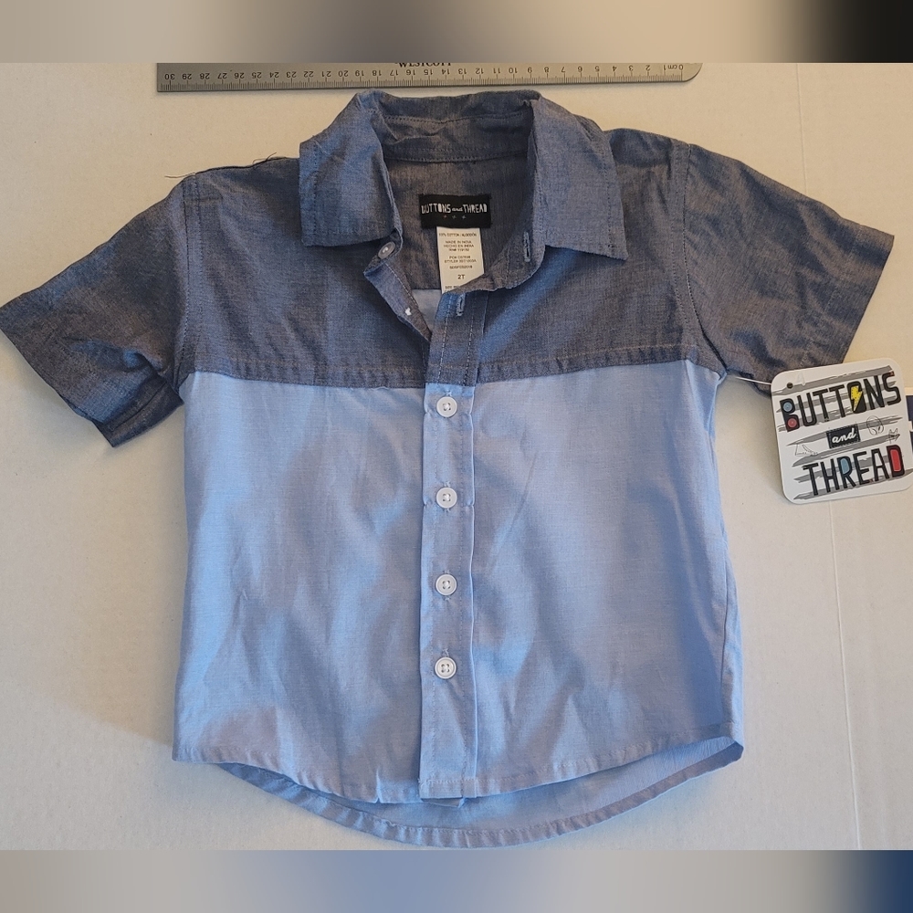 Buttons and Threads button-down Dress shirt blue two toned Short Sleeved Sleeves